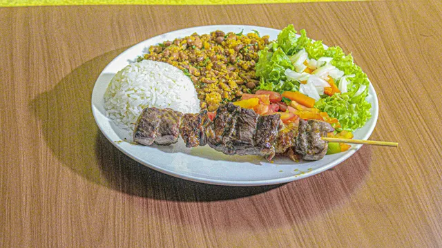 Amarelinho espetos e porções