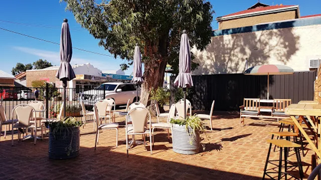 Wren's Place Bakery Café