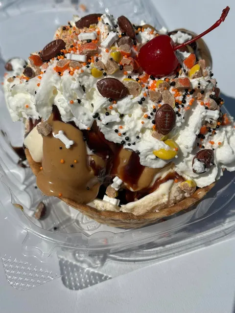 Lil T's Ice Cream & a bite more