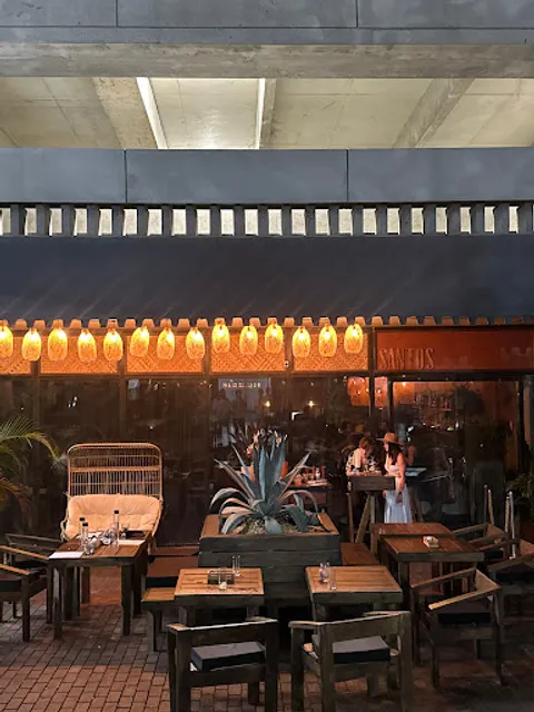 Santos Kitchen + Lounge