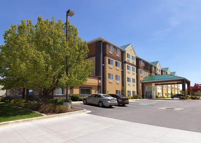 Crystal Inn Hotel & Suites Midvalley