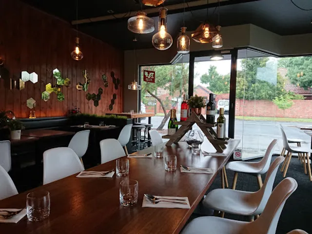 Bluff Kup Cafe & Thai Kitchen