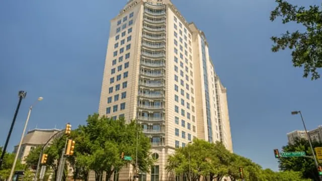 Regus - Dallas - The Crescent