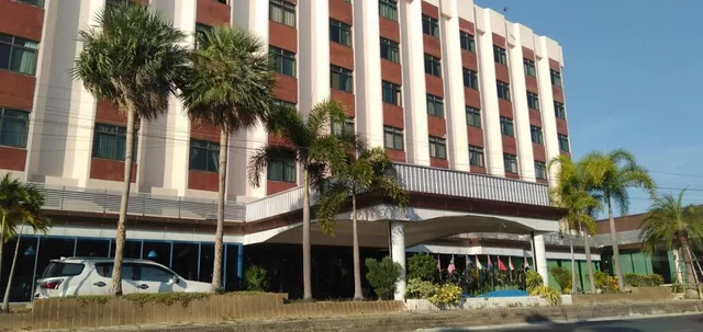 River Grand Hotel : โรงแรมริเวอร์แกรนด์