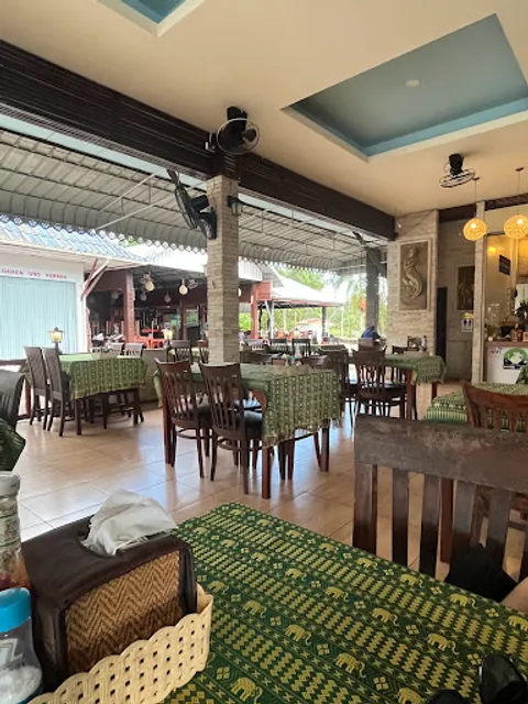 Mali Restaurant - Thai food Indian food and seafood