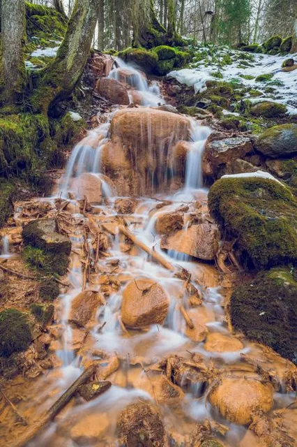 Červená skala - vodopád