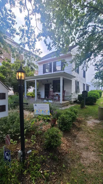 Colonial House Museum