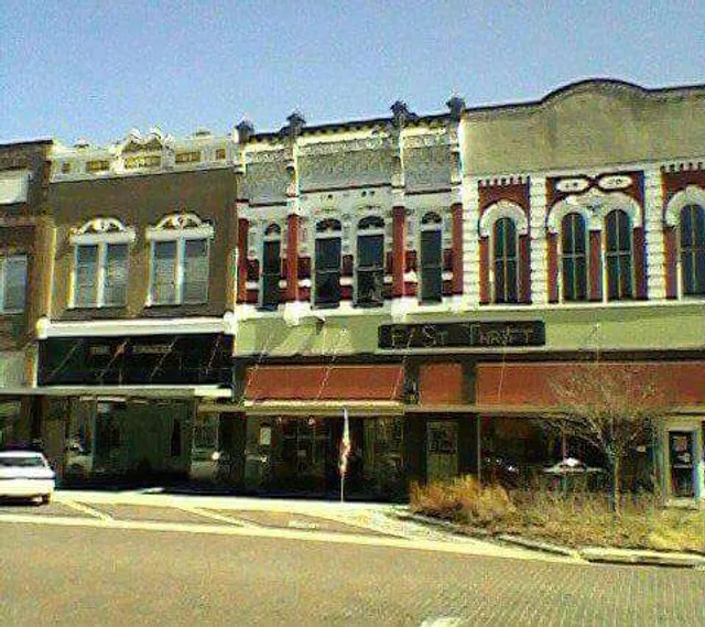 E ST Thrift & The Toggery