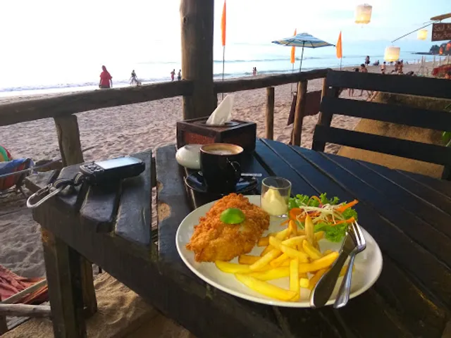 Jai-Dee Home. Restaurant, Bar on the Beach.