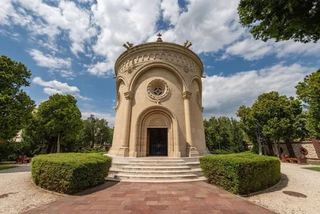 Zsolnay Mausoleum