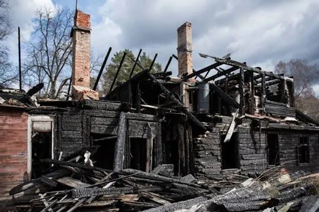 הבית השרוף - The Burnt House