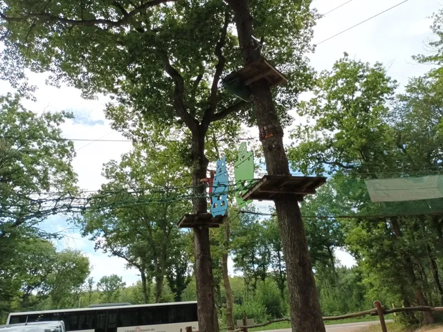 Lugny Acro - Parcours d'aventure en Bourgogne à 15 minutes de Mâcon