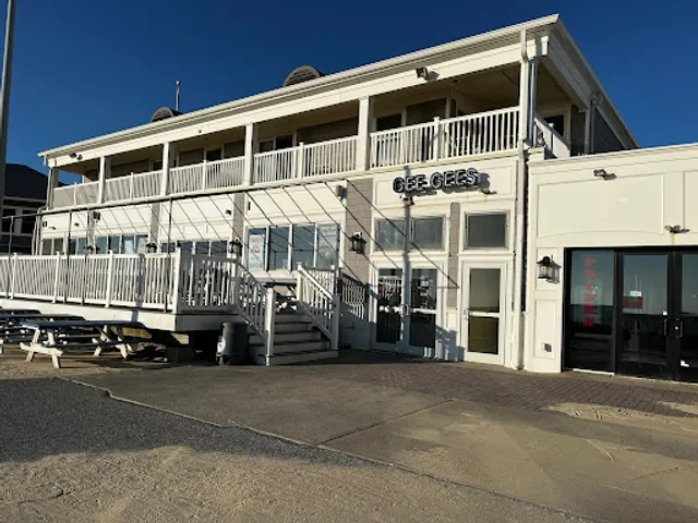 Gee Gee's Pizza, Grill, and Arcade