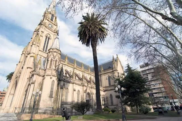 Catedral Basílica de Mercedes-Luján