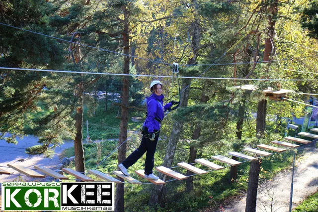 Seikkailupuisto Korkee Mustikkamaa