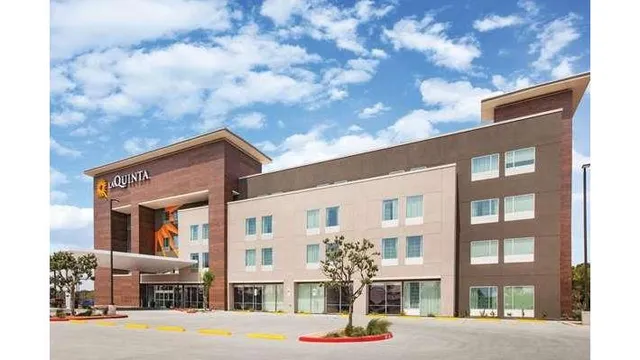 La Quinta Inn & Suites by Wyndham Bardstown
