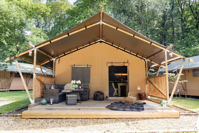 Hill of Oaks Caravan & Lodge Park