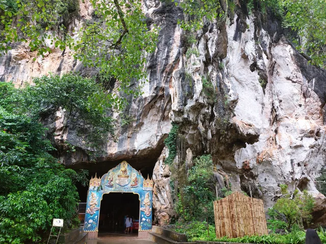 Suwan Khuha Cave - Monkey Cave
