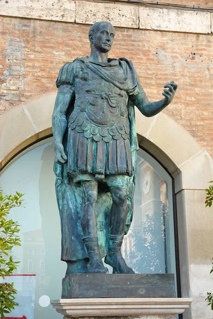 Statua di Giulio Cesare