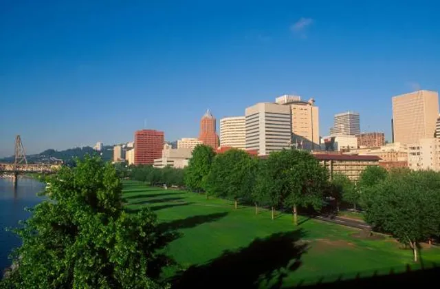 Tom McCall Waterfront Park
