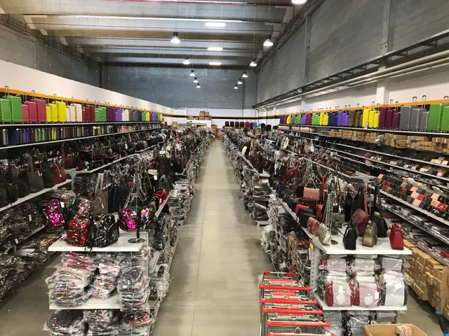 HU GROUP BAGS & LUGGAGE ingrosso calzature pelleteria