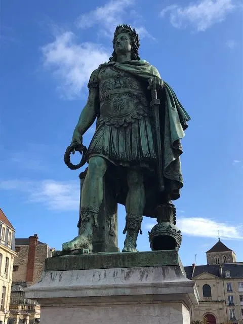 Statue de Louis XIV par Louis Petitot 1828 ISMH