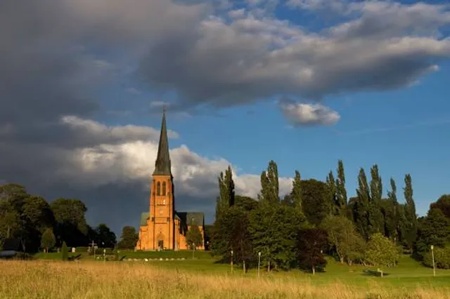Undenäs Kyrka & Kyrkogård