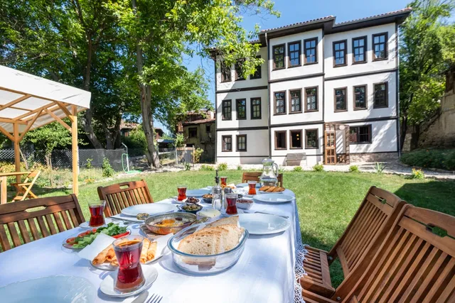Madanlar Konağı (geçici olarak kapalı)