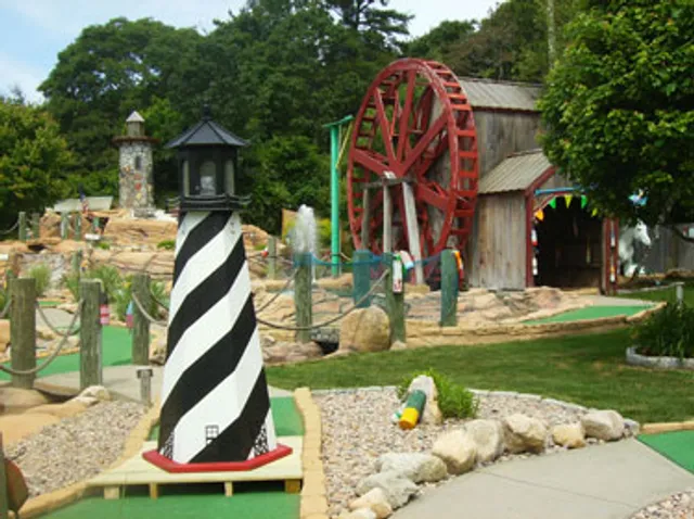 Cataumet Light Mini Golf