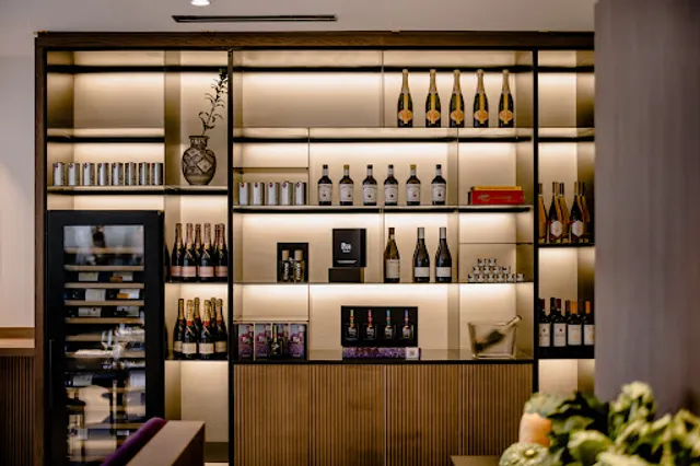 Seven M. Restaurant at THE FLAG