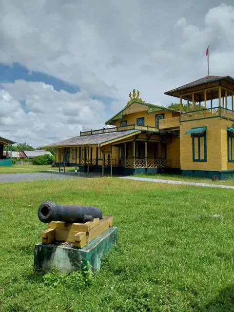 Paleis van Islamitisch Sultanaat " Matan Tandjompoera "