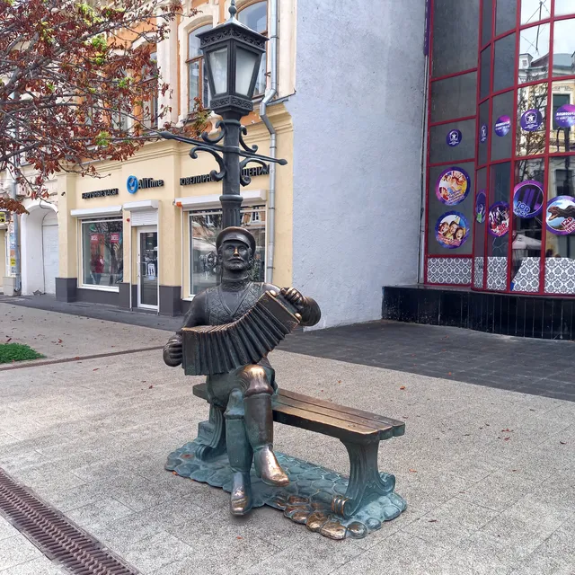 Pamyatnik Saratovskoy Garmoshke