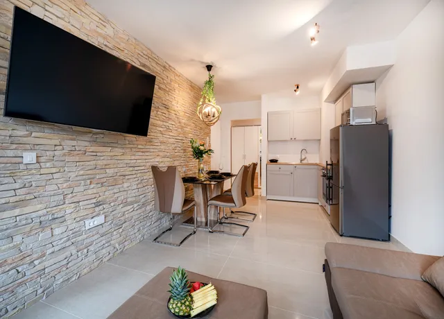 Luxury and modern apartment on the main beach