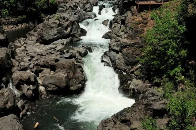 Avenue of the Boulders