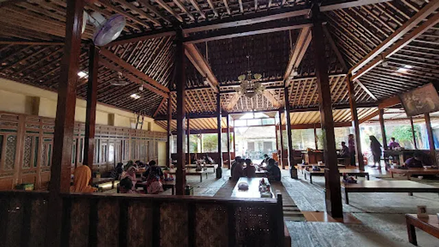 Mie Ayam dan Bakso Idolaku Pak Tikno