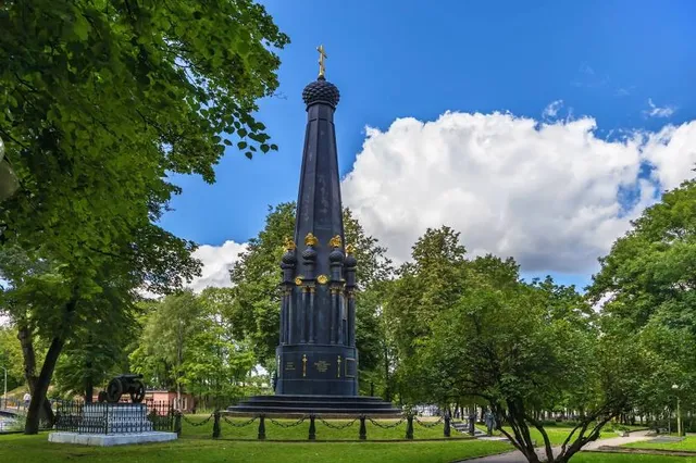 Monument to defenders of Smolensk in 1812