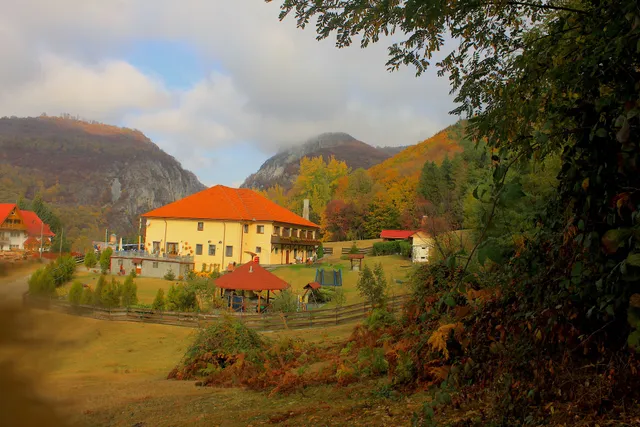 Pensiunea CASTANIA - Polovragi