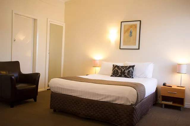 The Club Motel and Apartments