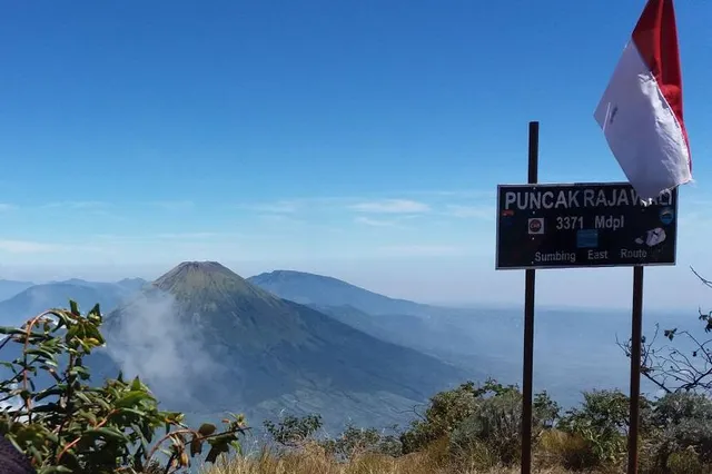 Puncak Rajawali Sumbing via Gajah Mungkur