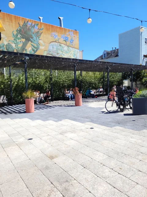 Noe Valley Town Square