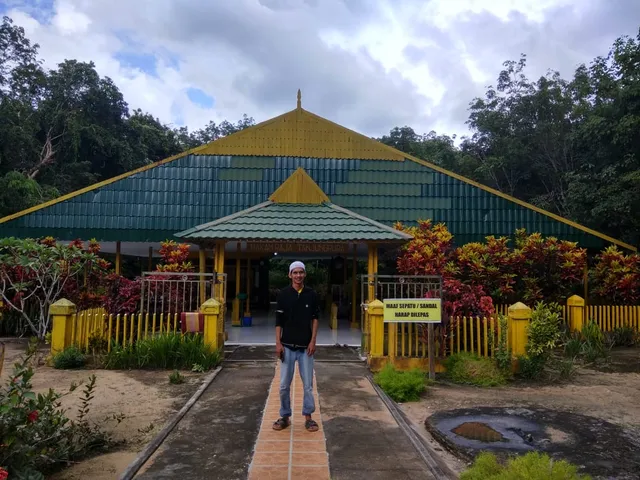 Makam Raja Tanjungpura