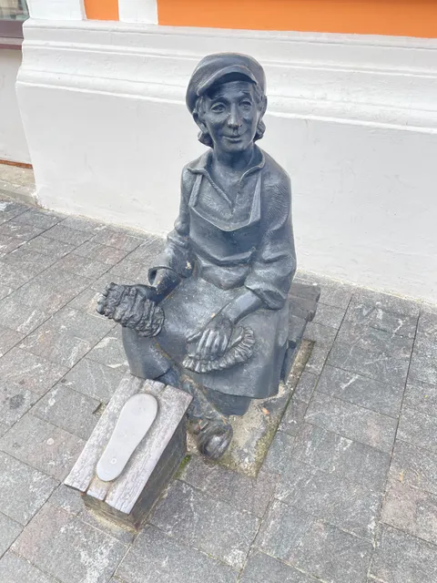 Sculpture "shoeshine"
