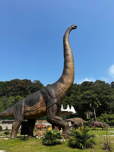 Dinosaur Encounter Zoo Teruntum