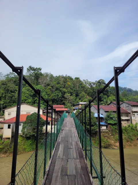 Kolong Pahat Hanging Bridge