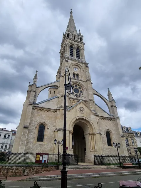 Église catholique Saint-Clodoald à Saint-Cloud