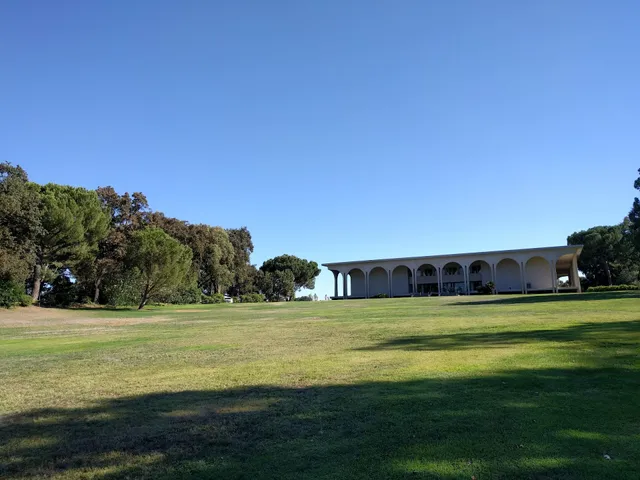 E. & J. Gallo Winery