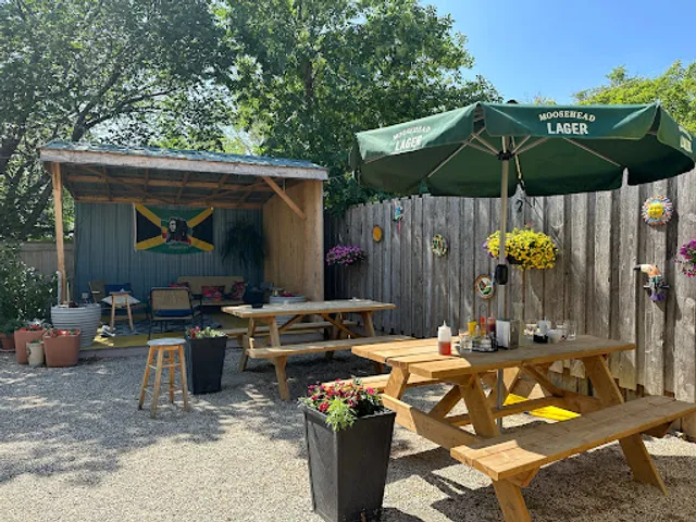 Roxy's Restaurant & Lounge