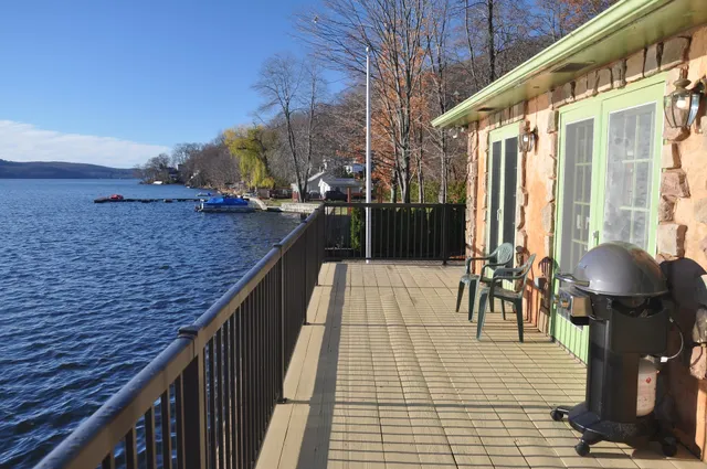 Lakefront Escape Suites