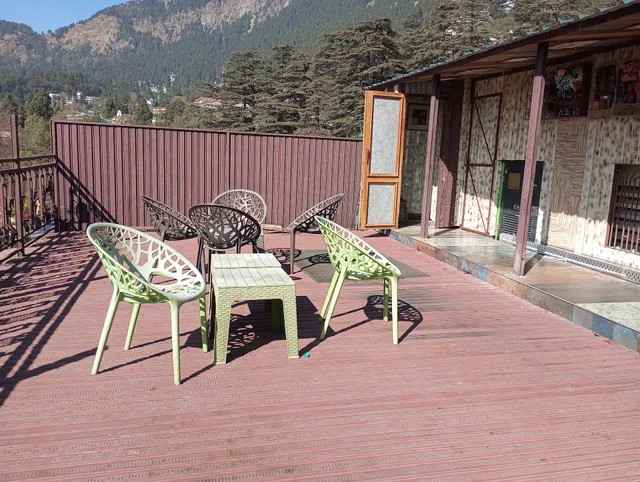 Mall road Stay with In-house restaurant