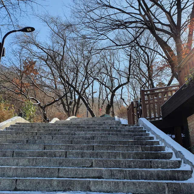 Namsan Dulle-gil Entrance